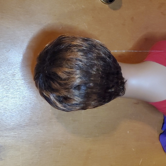 Short Brown Wig With Bang - Picture 5 of 5